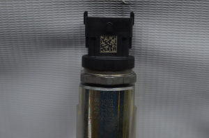5259689/0445224013 Рампа топл.форсунок с датчиком ISF3.8 0445224013 (О+)